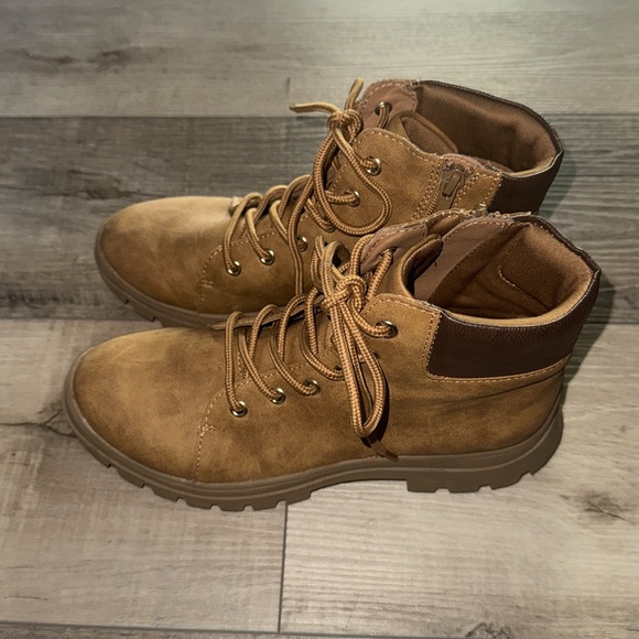 Women’s construction looking boots - Picture 1 of 6